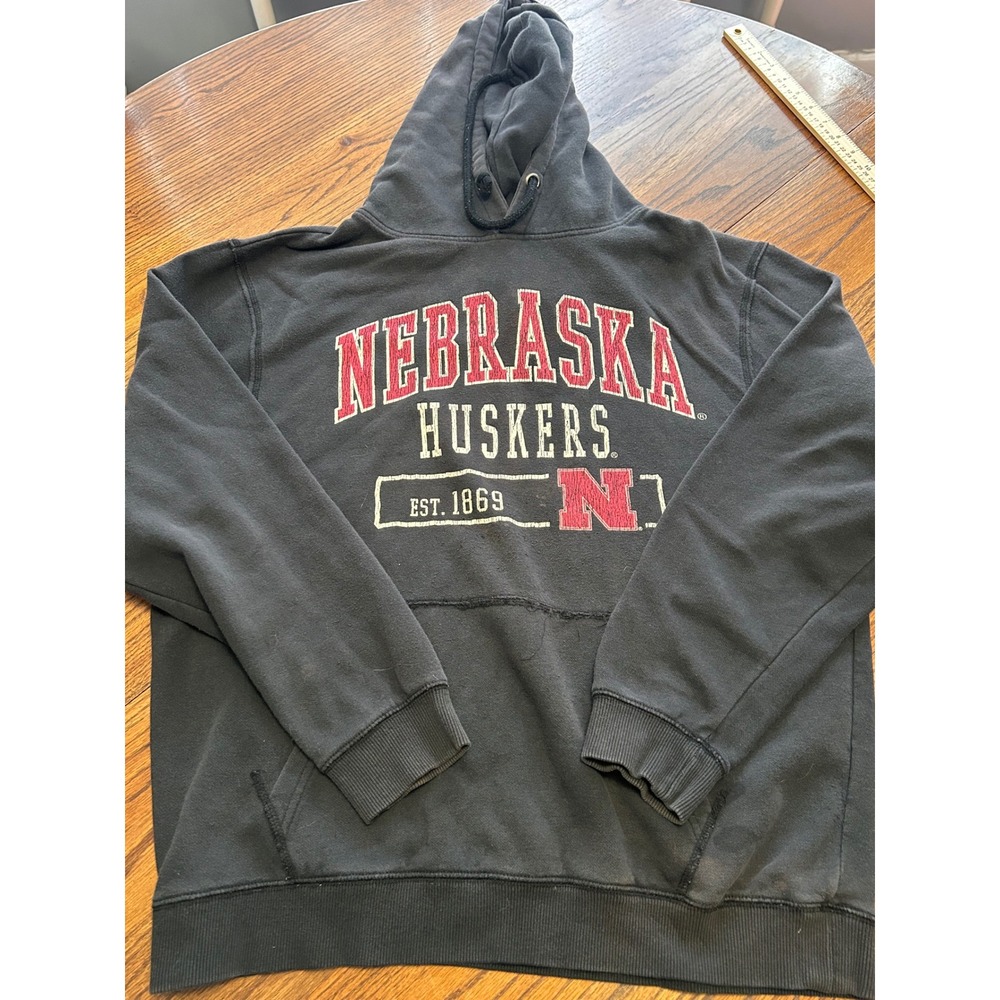 Colosseum Nebraska Huskers Hoodie Mens Large Black Distressed Graphic Sweatshirt
